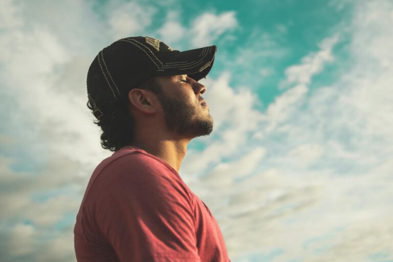 Practical Mindful Living Techniques to Improve Well-Being and Mental Clarity